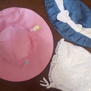 Set of baby girls' hats